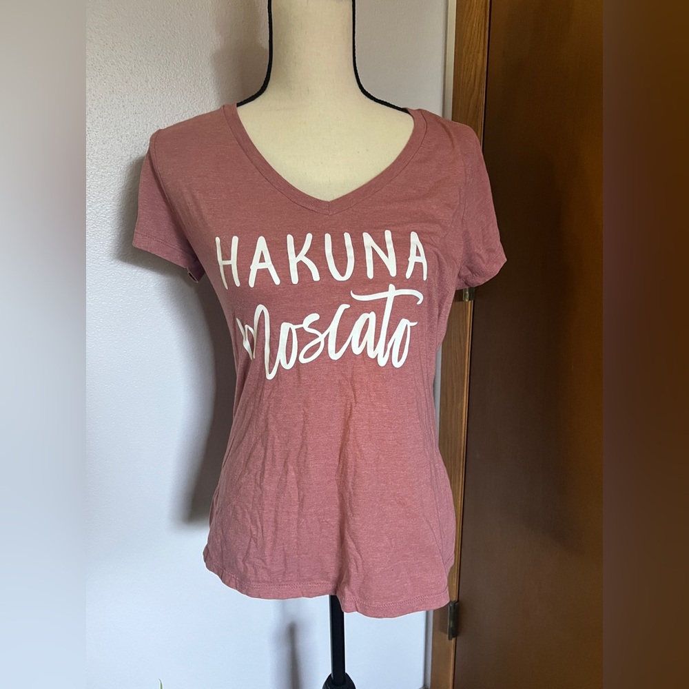 Women’s V Neck Pink Hakuna Moscato Short Sleeve Bachelorette Tee Size M